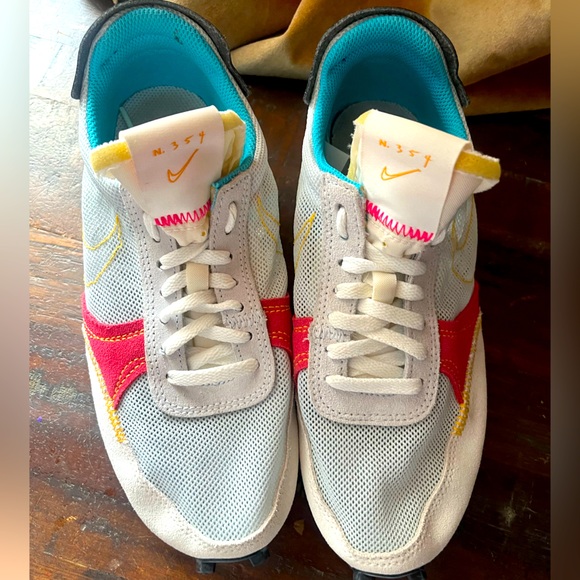 Nike Women's Daybreak Type Shoes Football Grey University Gold 🌵6 - Picture 1 of 9